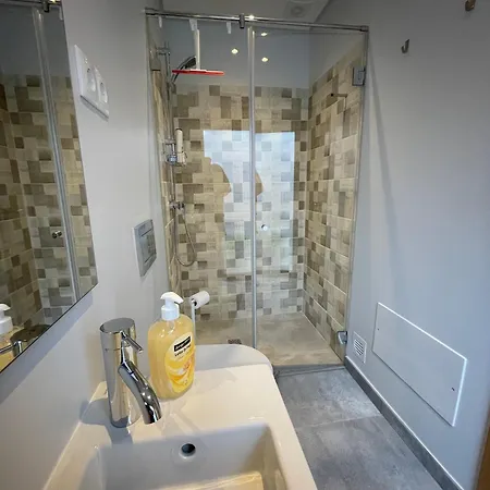 Ensuite Bedroom With Private Entrance Area Salema
